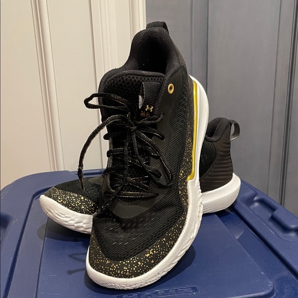 Womens Under Armour 3024594-002 Flow Breakthru 2 basketball indoor shoes Size 11 - Picture 2 of 11